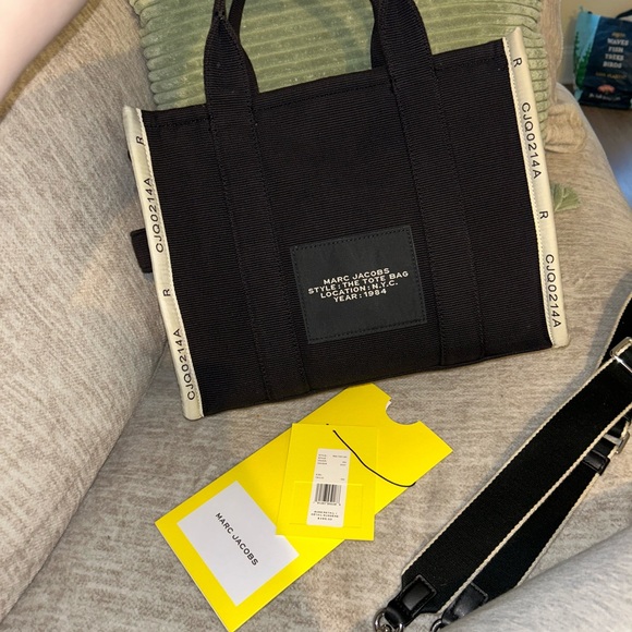 Marc Jacobs Black and Cream Tote Bag - Picture 2 of 9